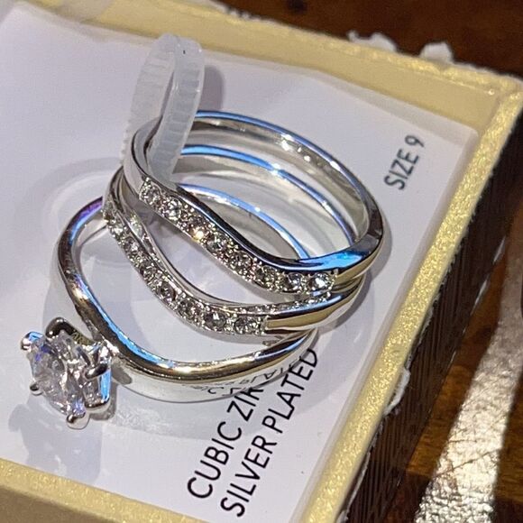 New in Bow CHARTER CLUB Fine Silver Plate Crystal Wavy Ring - Picture 7 of 7